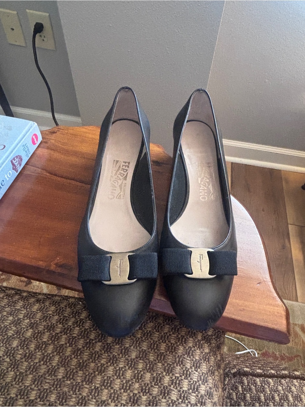 Salvatore Ferragamo Black Leather Vara Bow Flats with Gold Hardware - Picture 4 of 8